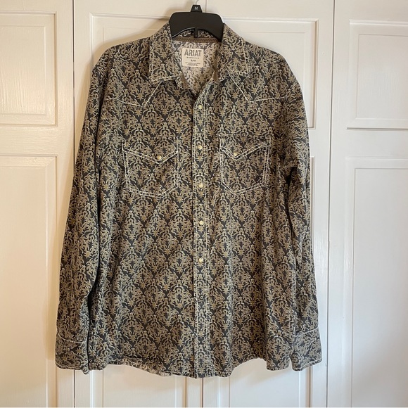 Ariat Other - Ariat retro fit western shirt men’s size Large snap front.